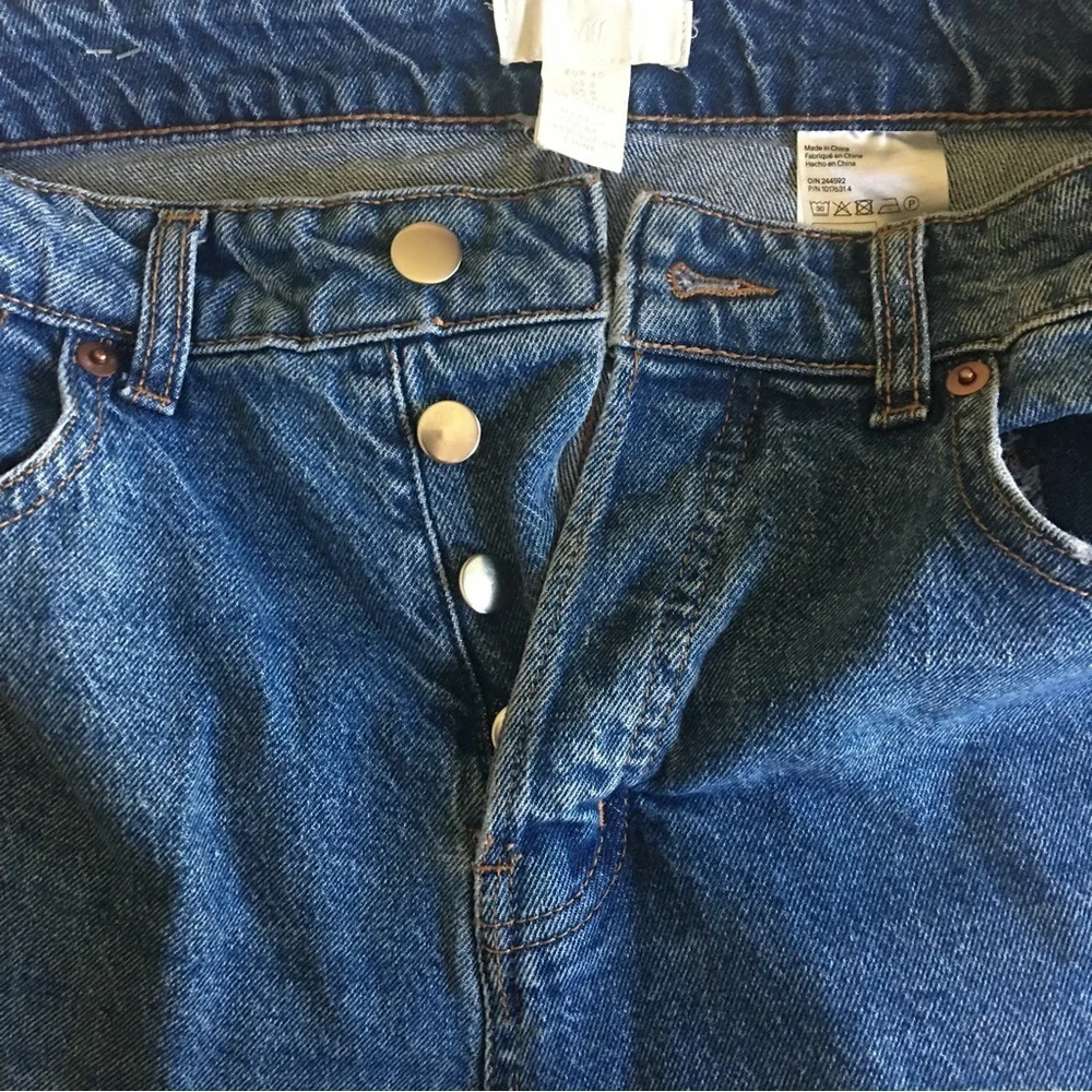 H&M straight cut mid rise jeans Size 8